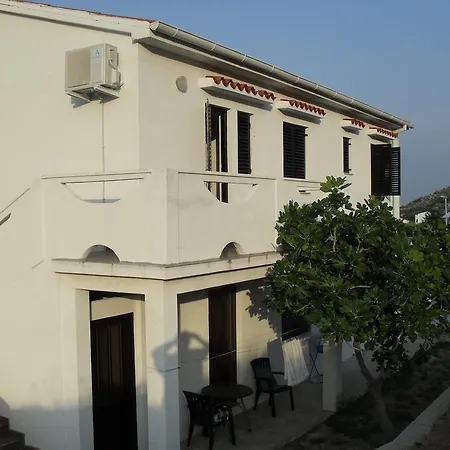 Apartmani Karlo *