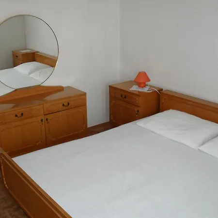 Apartmani Karlo * Pag Town